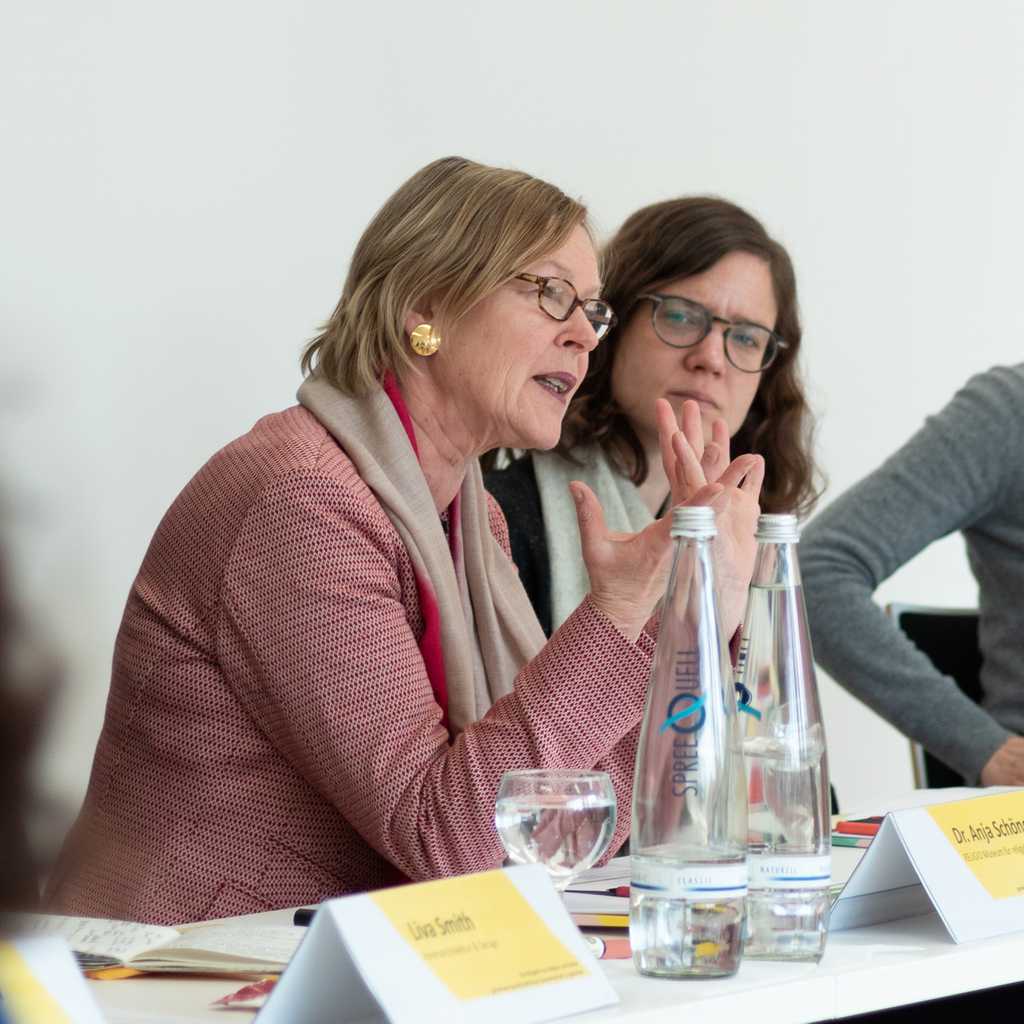 Das Gespräch gewinnt an Fahrt: Dr. Anja Schöne, Museum RELIGIO Telgte, und Johanna Korneli, Dialogperspektiven